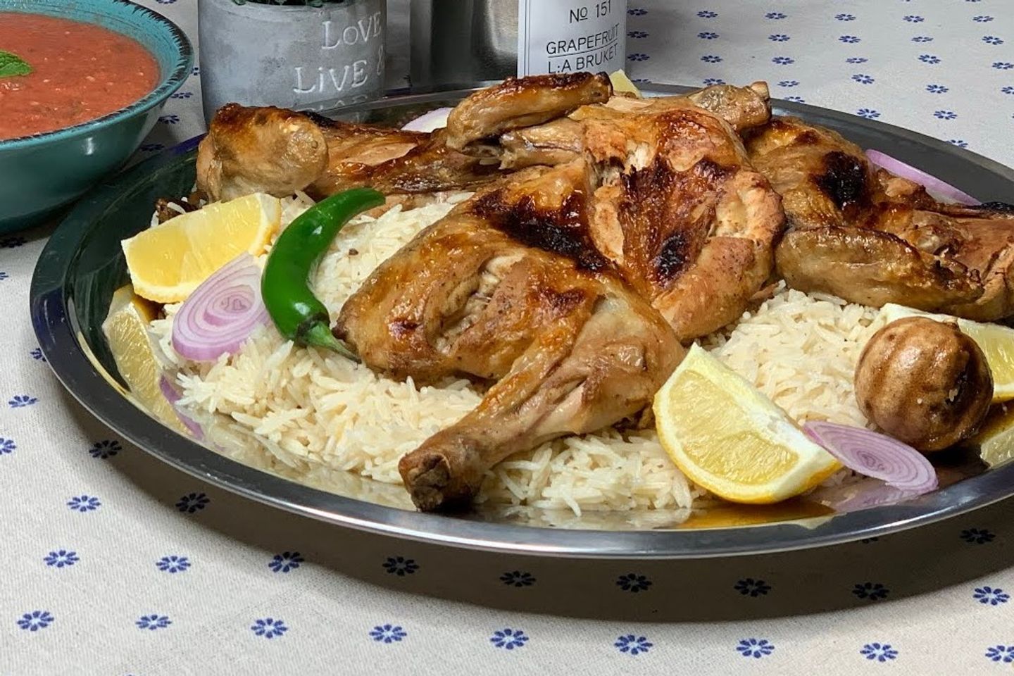 دجاج مظبي - حبة كاملة ارز بشاور