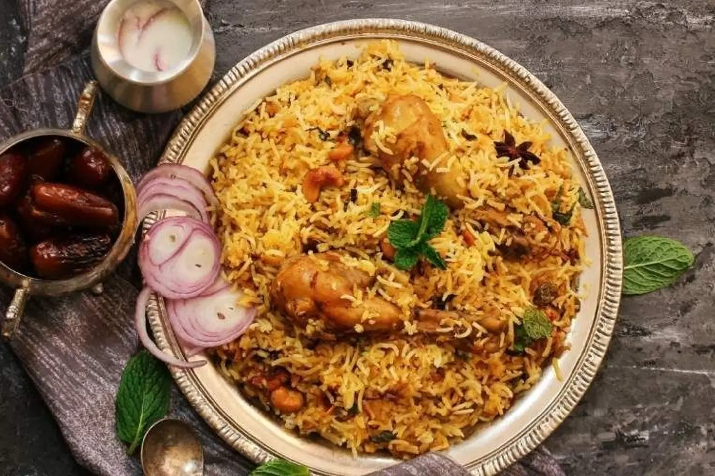 دجاج مضغوط مع أرز احمر - نص حبة