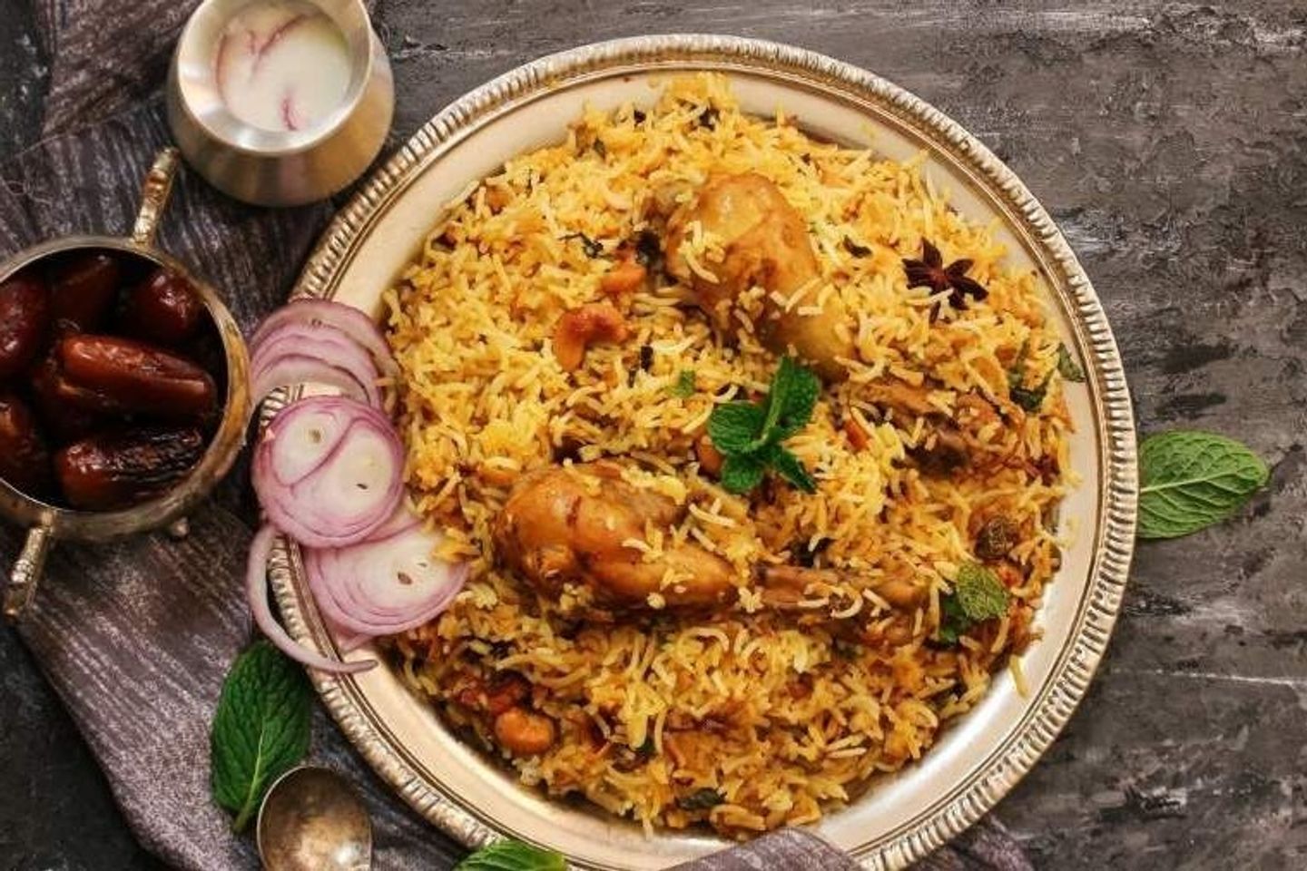 دجاج مضغوط مع أرز احمر - نص حبة