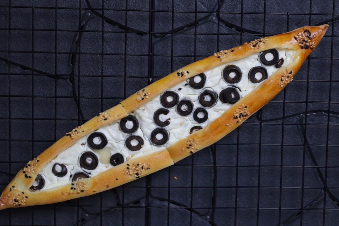 Cream Cheese Pie With Olive - Regular Medium