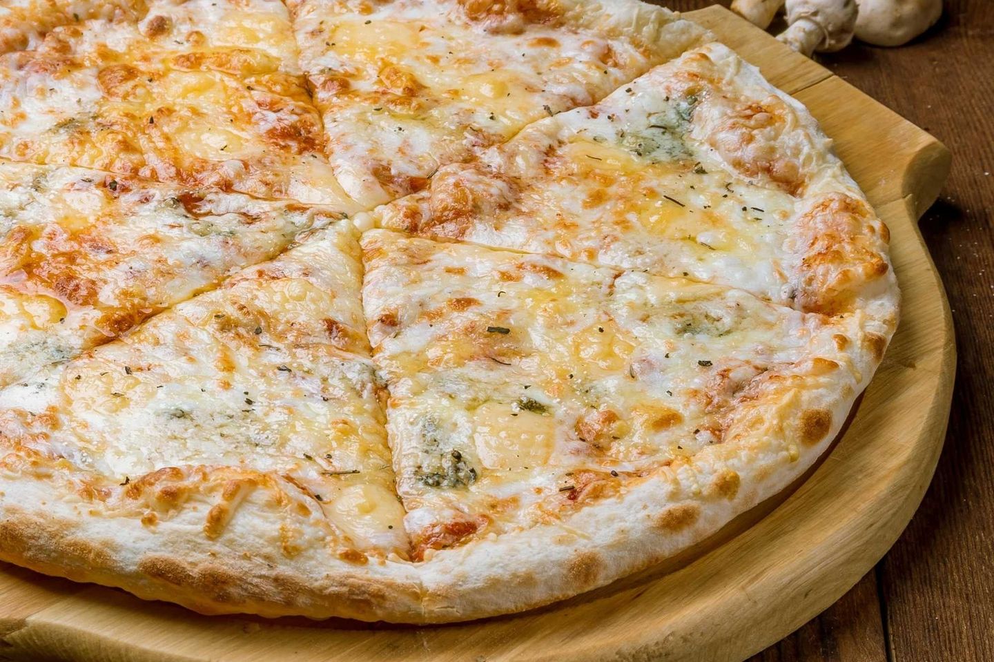 بيتزا أجبان مشكل - صغير