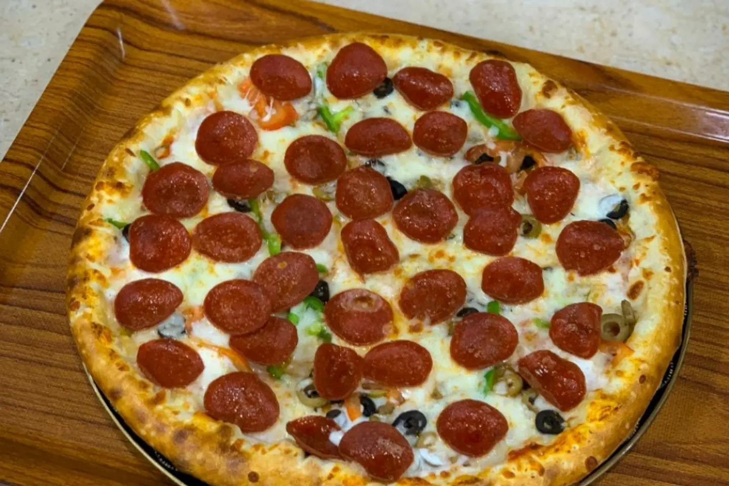 بيتزا بيبروني - صغير