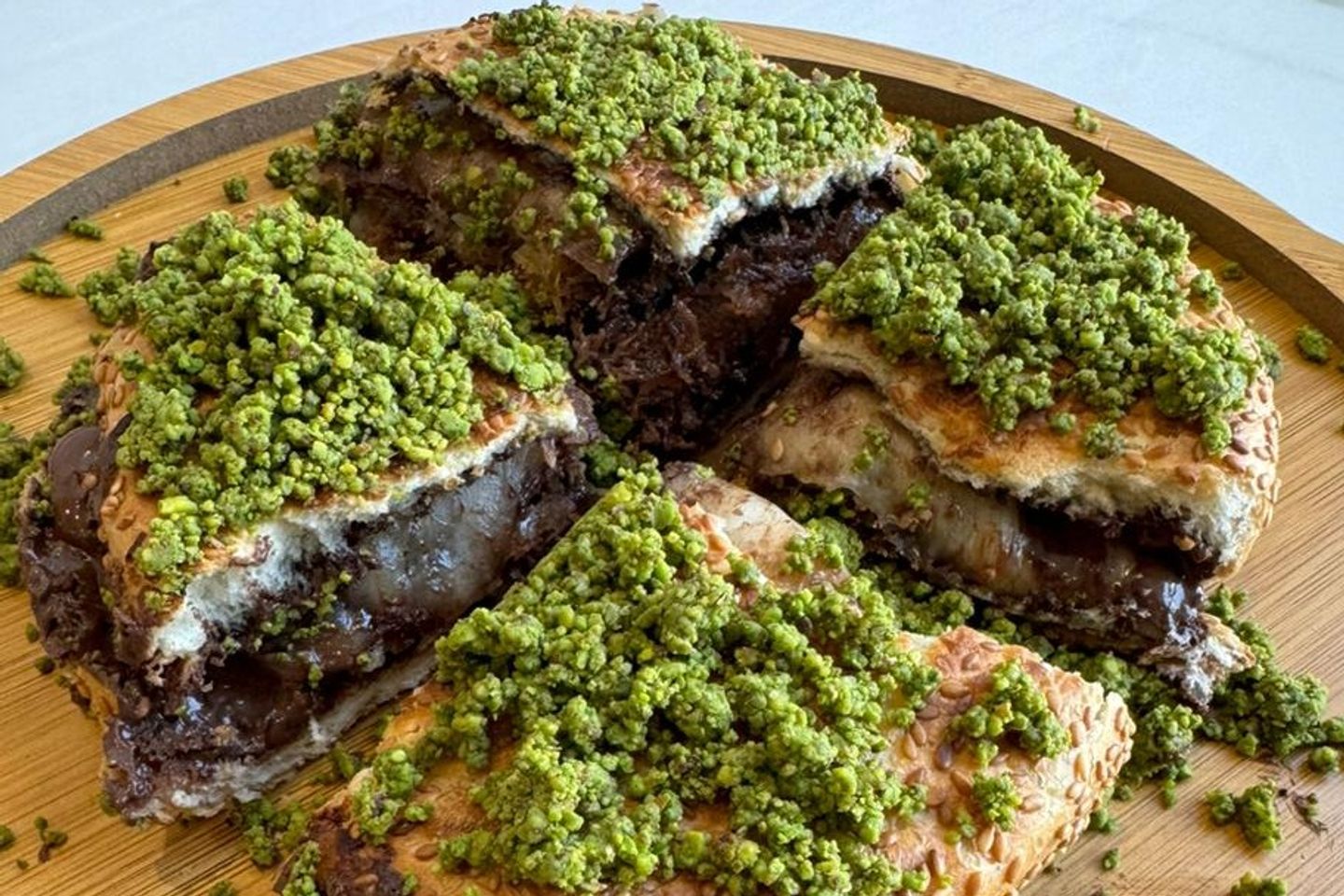 كعكة كنافة الجبن الخشنة مع النوتيلا - كعكة كنافة الجبن الخشنة مع النوتيلا حجم وسط