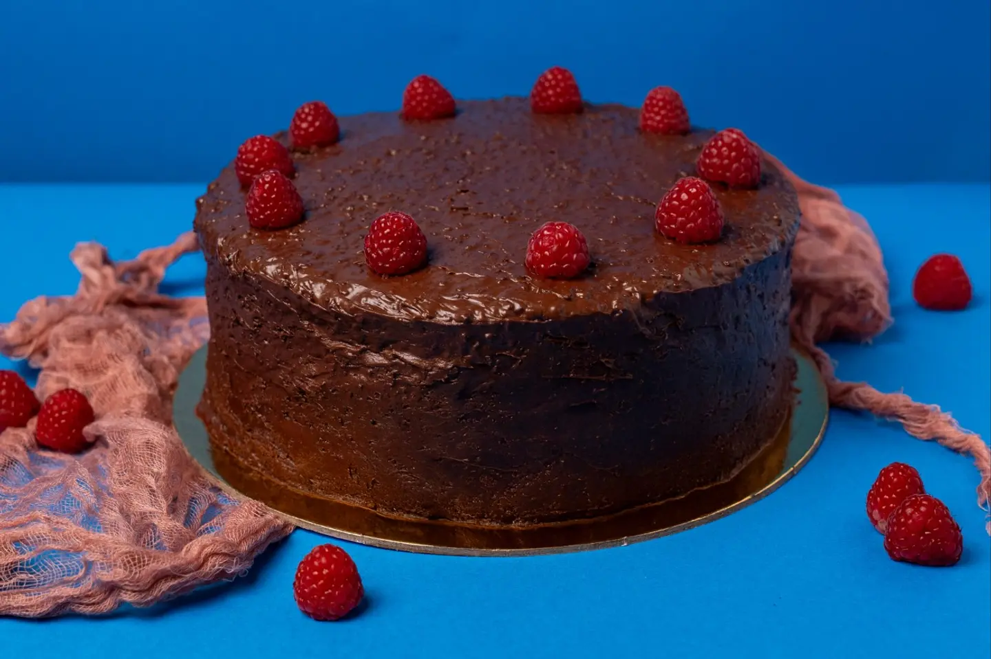 Crunchy Chocolate Cake - Large 8 10