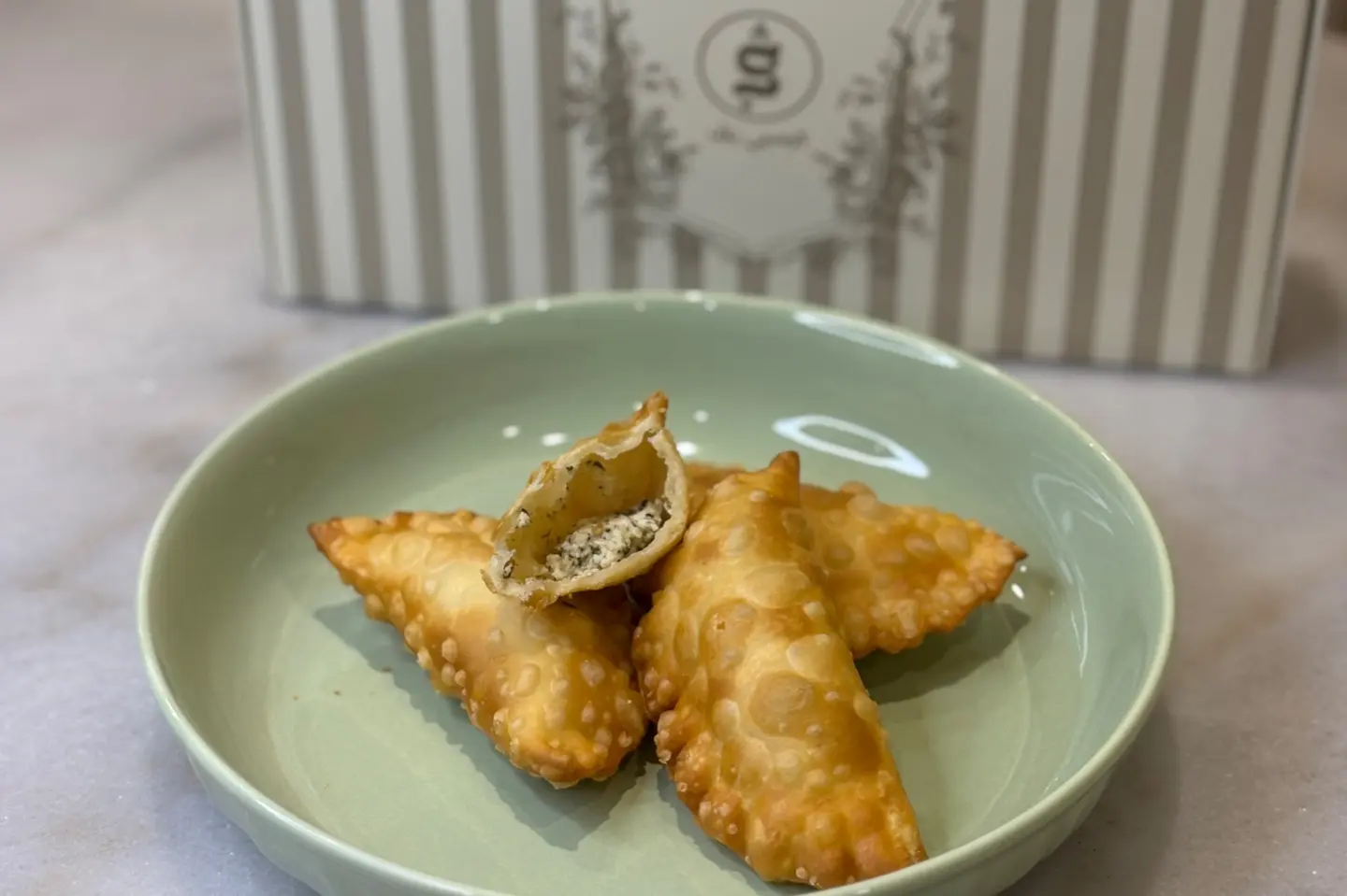 Cheese And Thyme Puff - 12 Pieces