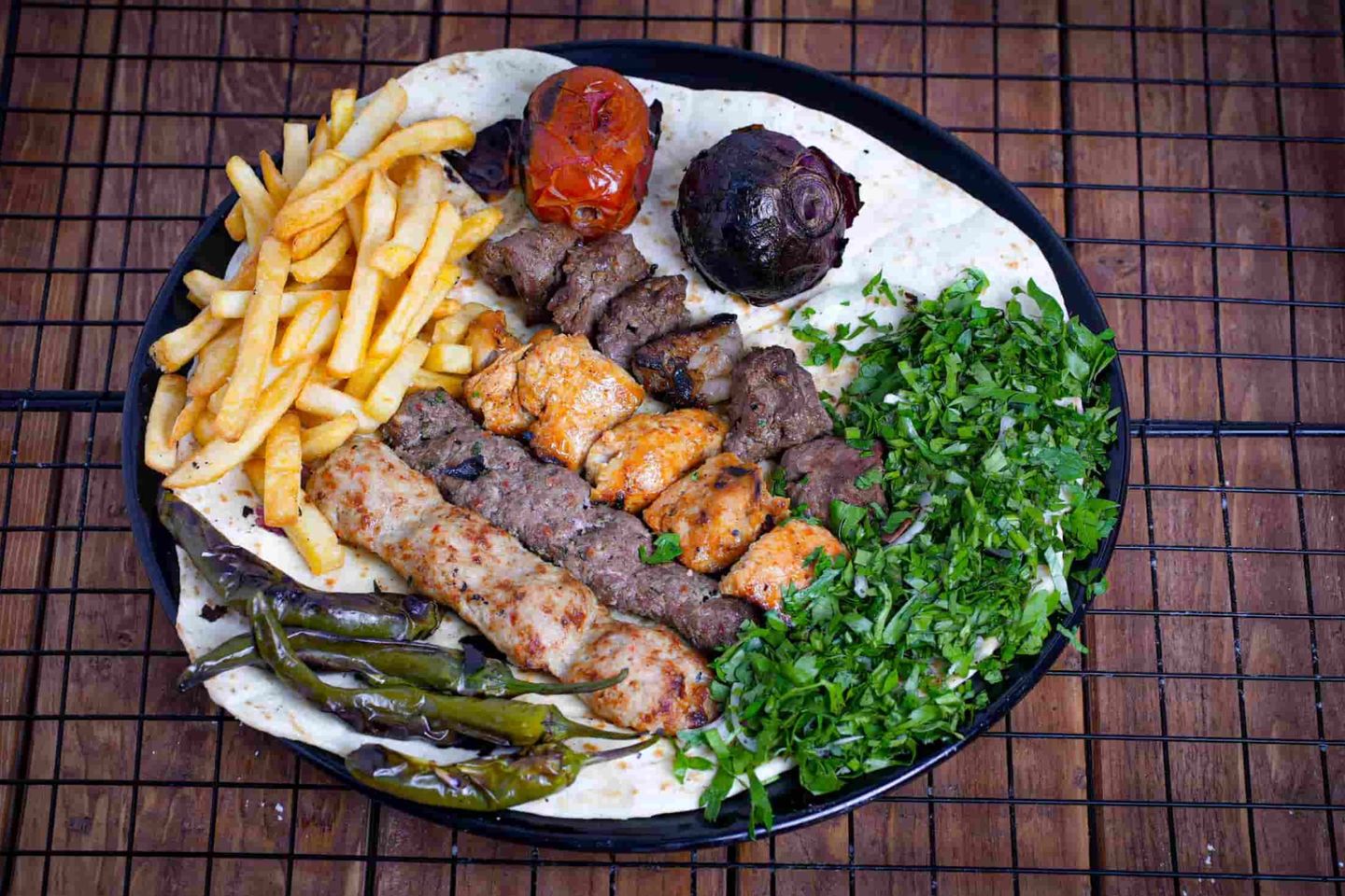 صحن مشكل مشاوي - نص كيلو سبعة اسياخ