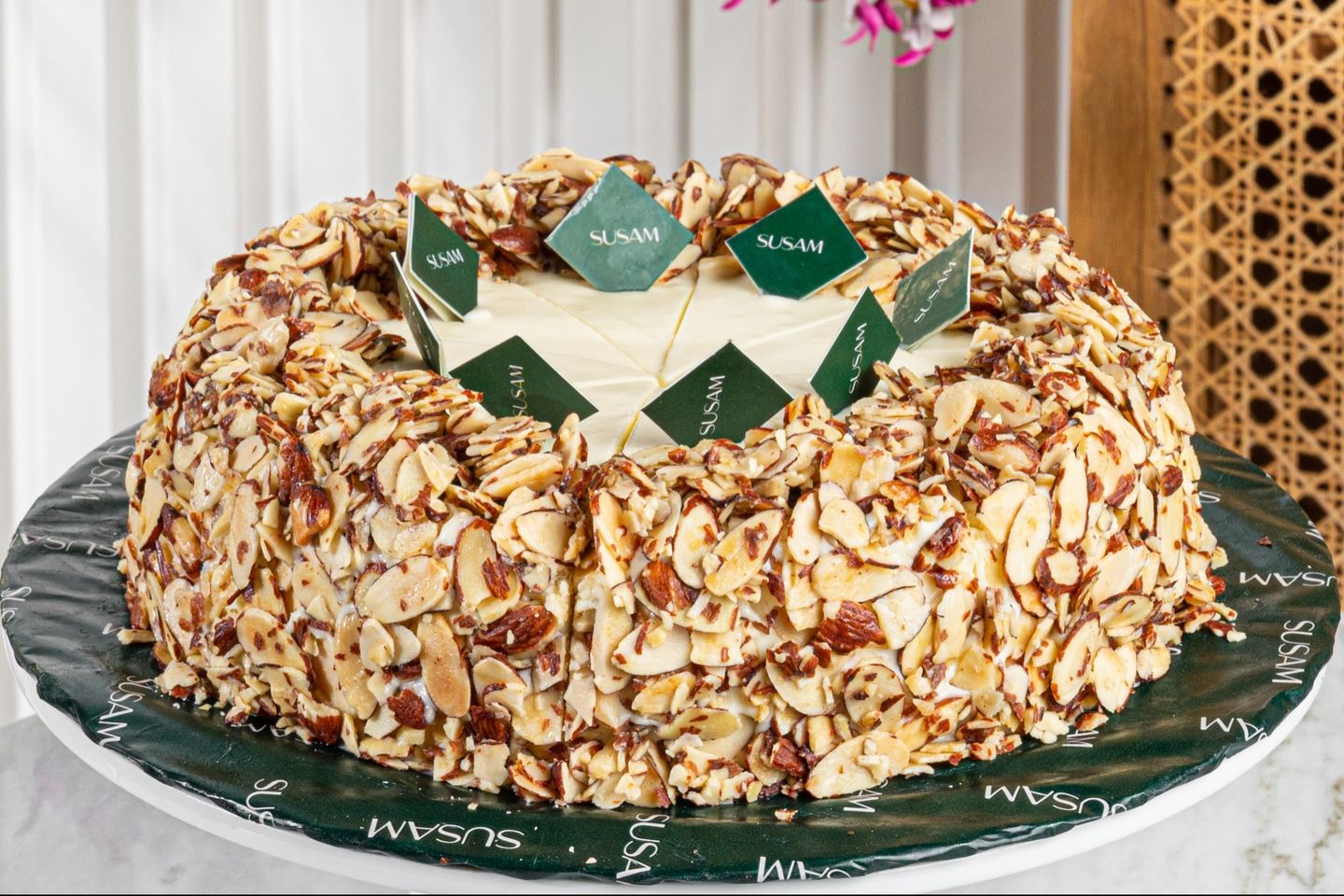 Burnt Almond Cake - Mold   12 Pieces