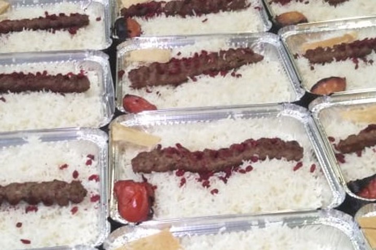كباب مع رز واحد سيخ - رز مع ثلاثة سيخ كباب