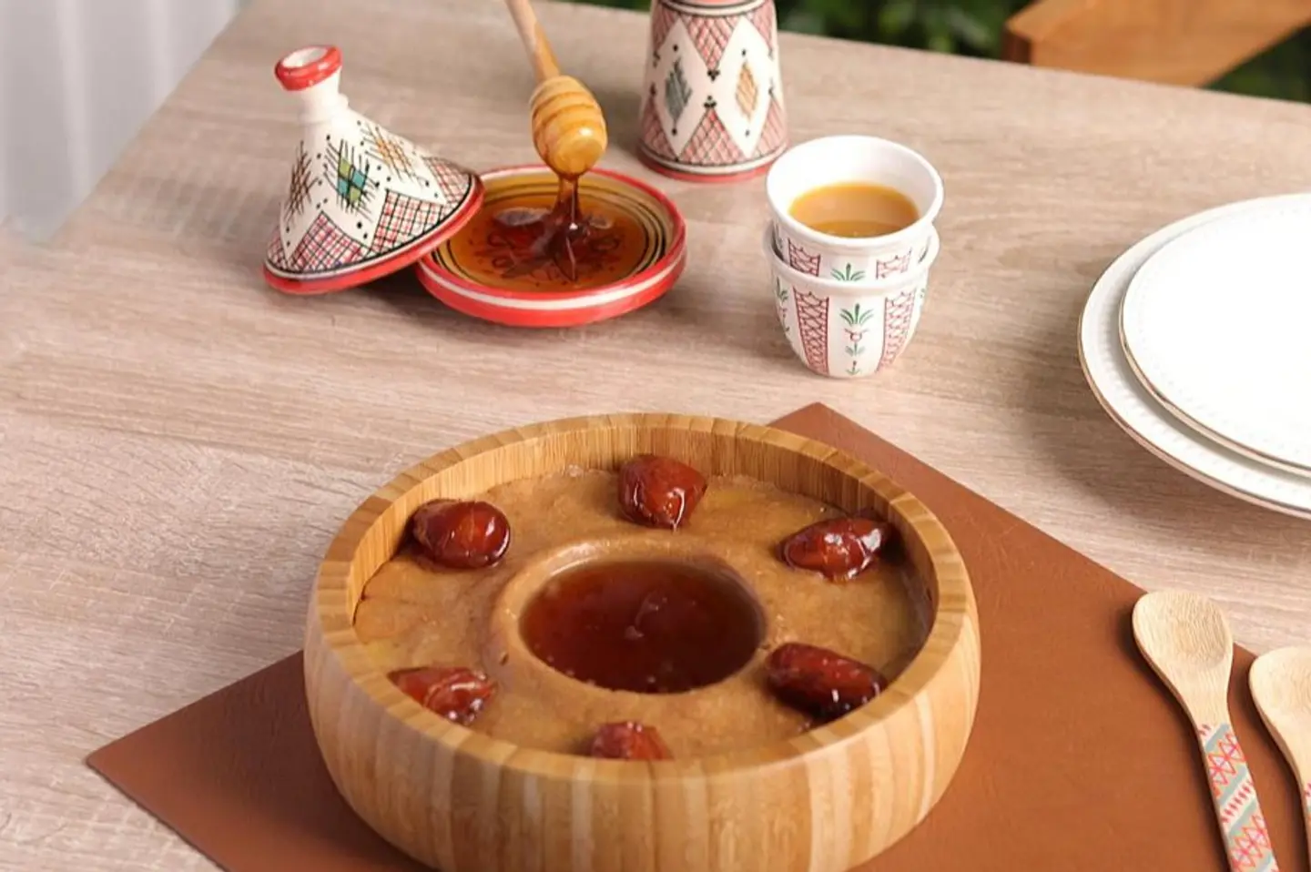 Areekah Bar Janubiun - Two Liter Tin Container Of Southern Areika Served With Dates Ghee And Kashmiri Honey