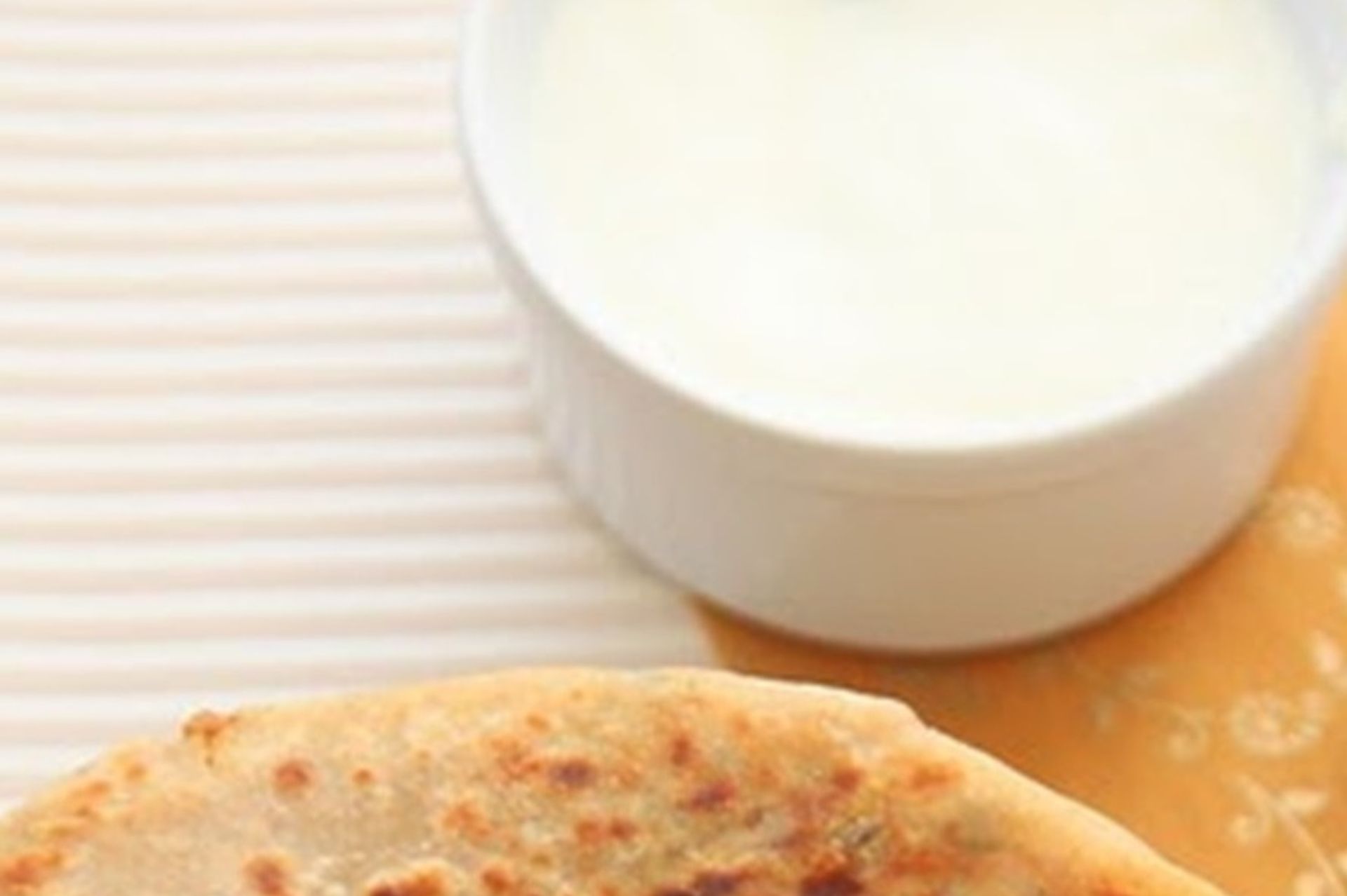 ألو باراتا بالزبادي - ٢ براثا مع الزبادي