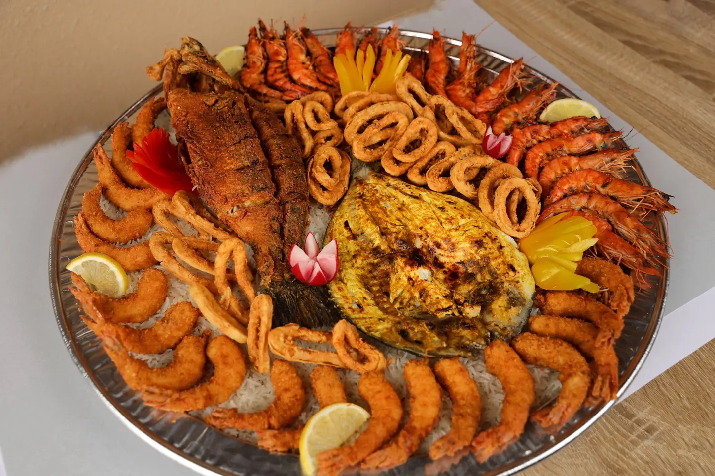 صنيه اسماك - وسط