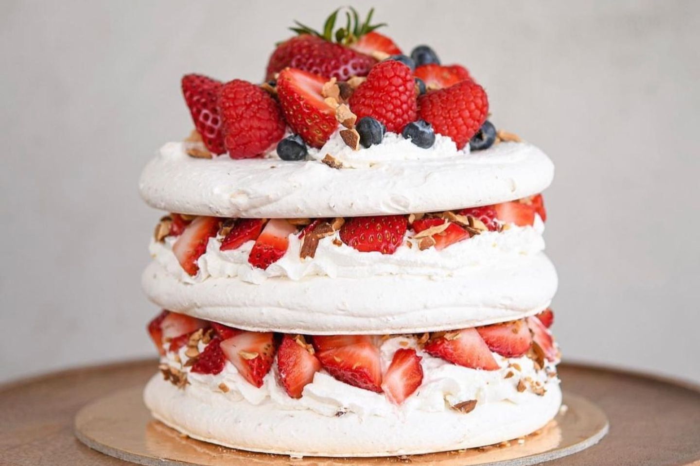 Pavlova Cake - 8 Person