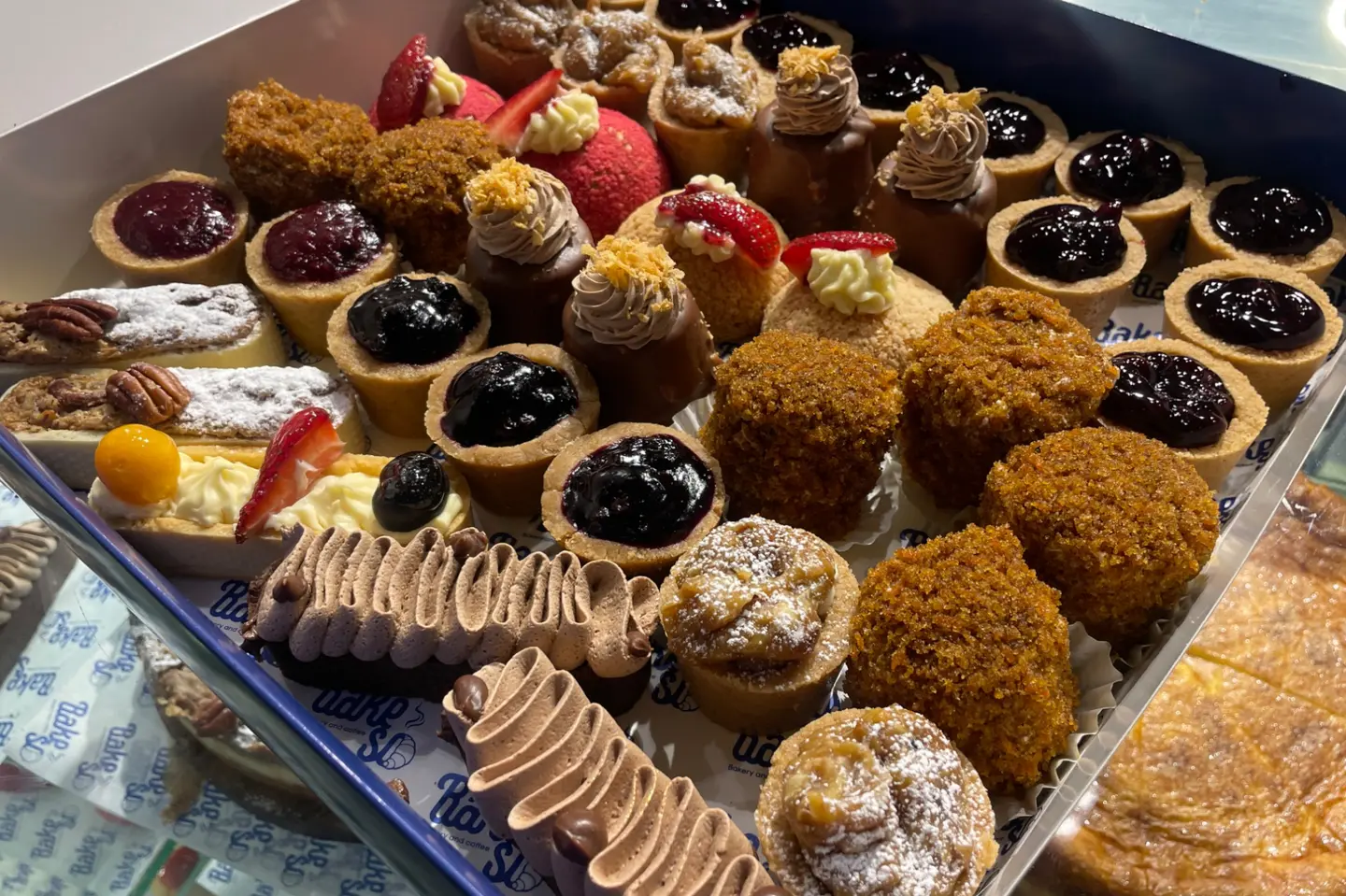 بوكس الحلويات الميني - ٢٠ قطعة