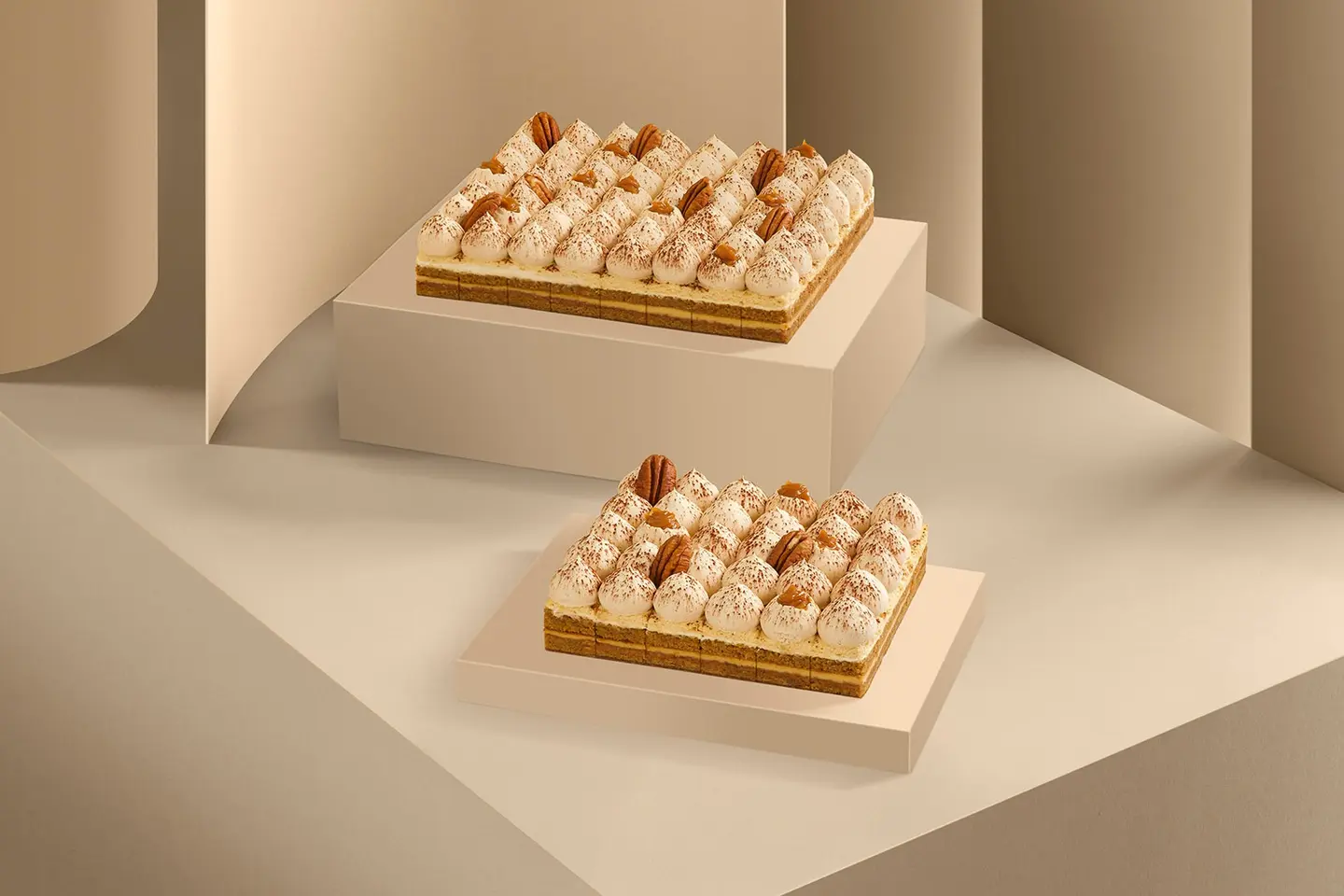 مكعبات التمر والبيكان والقشطة كبير - كبير