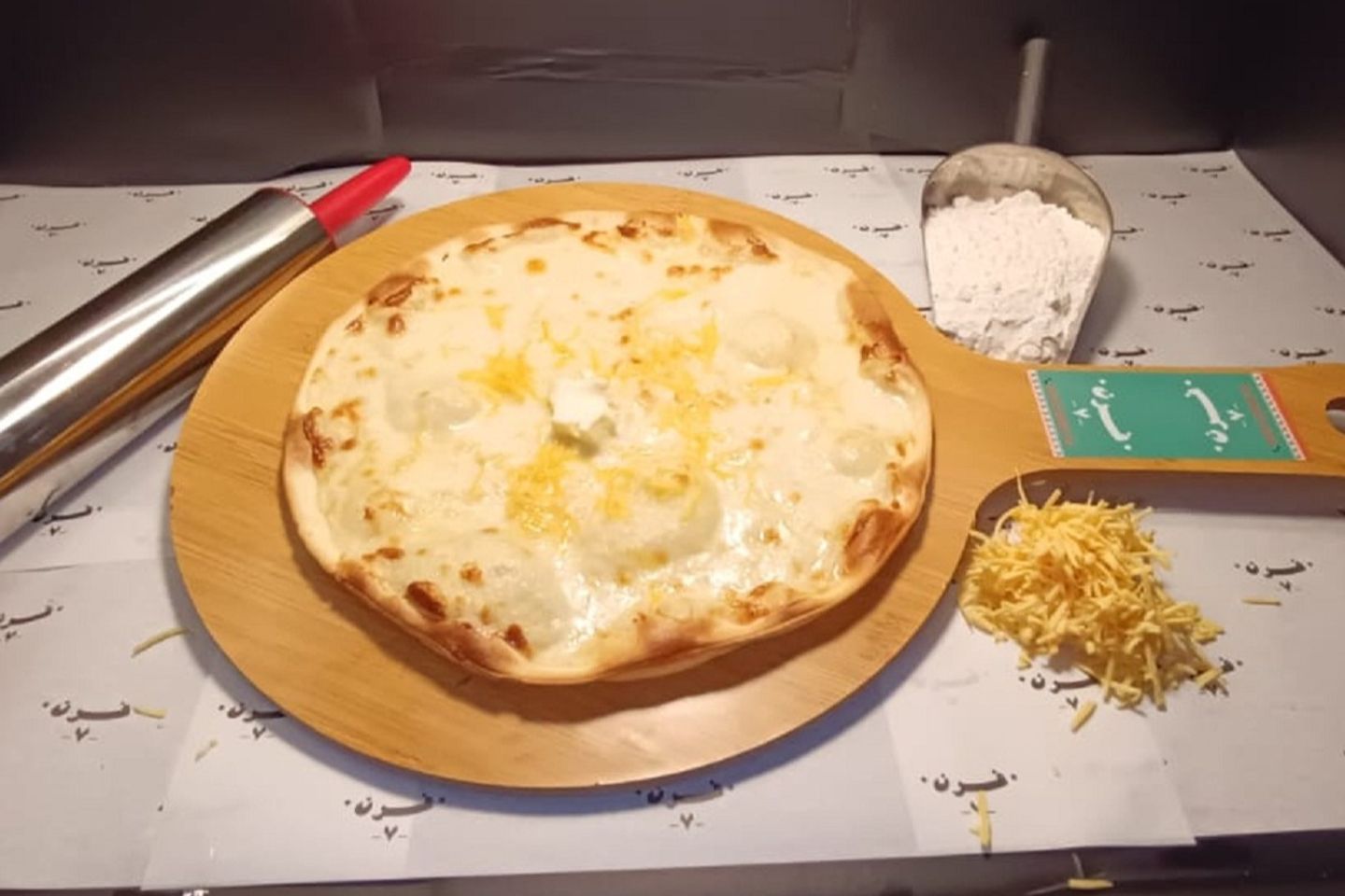 Thin Slice Pizza Four Cheeses - Medium Size