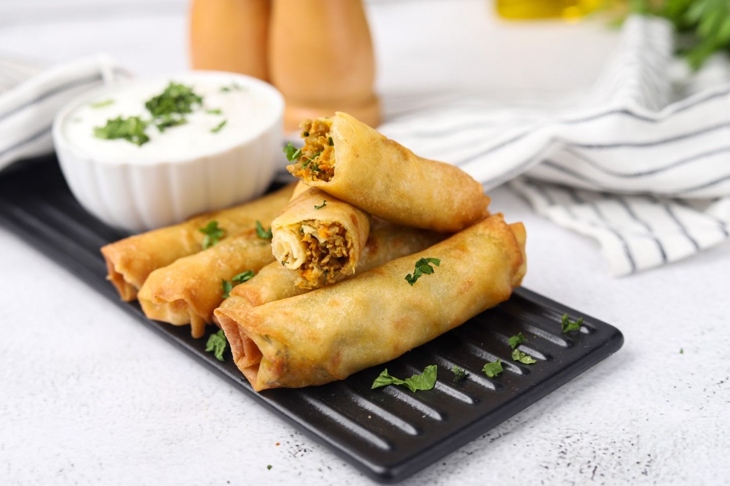 سبرينق رول بالدجاج - 1 حبة