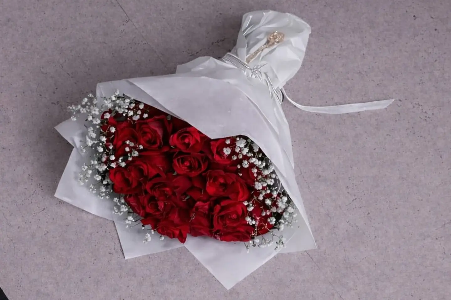 Classic White Rose Bouquet - 10 Pcs