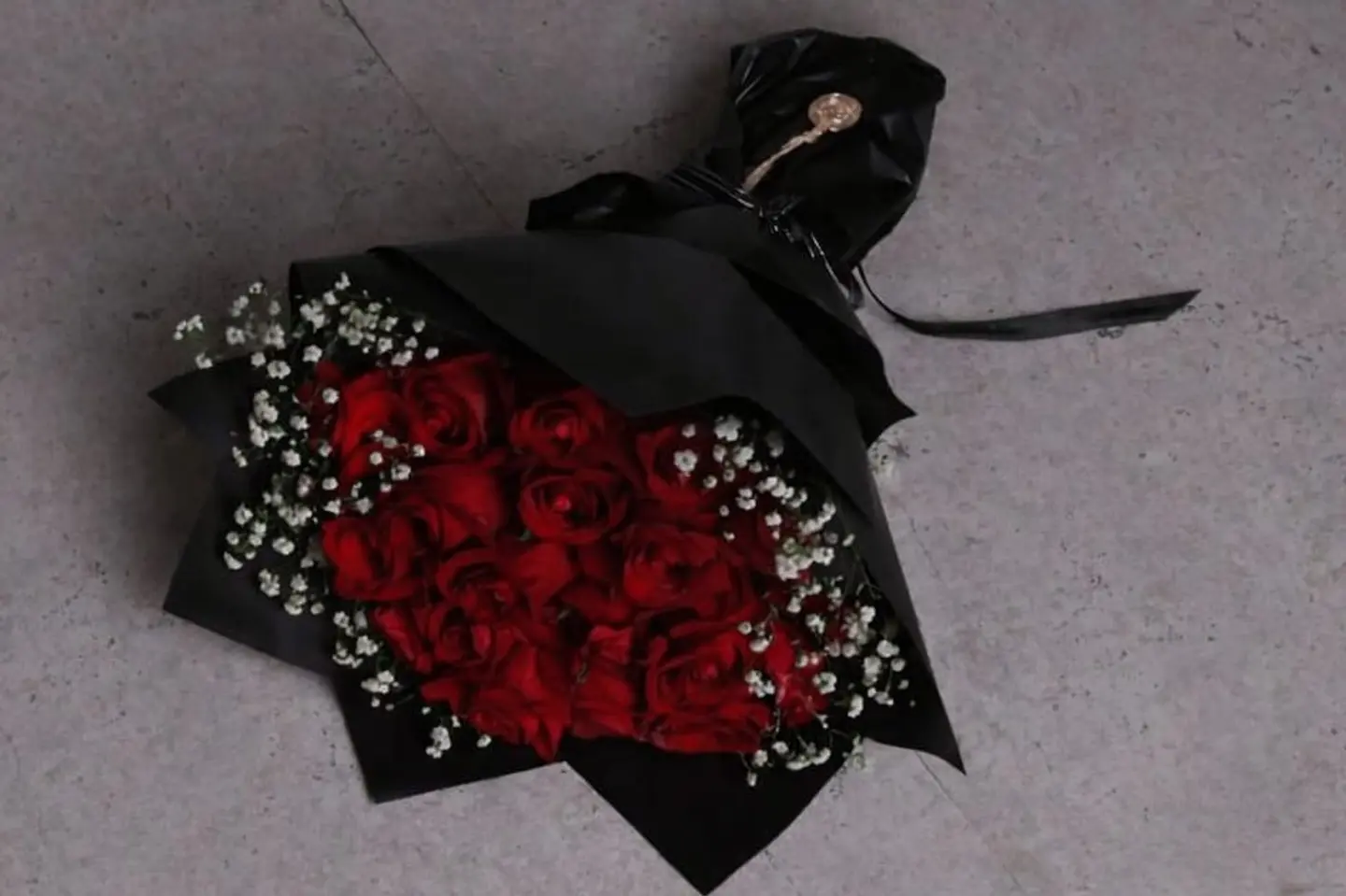Classic Black Rose Bouquet - 10 Pcs