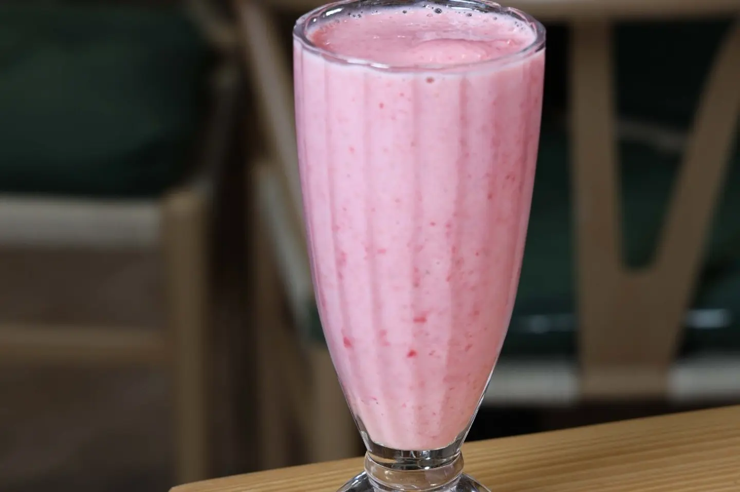 عصير فراولة بالحليب - كبير