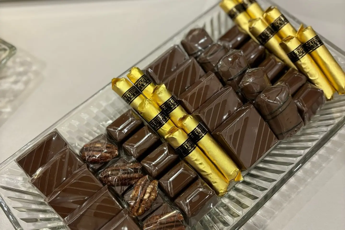 طبق زجاجي من الشوكولاتة 500 جرام - نص كيلو