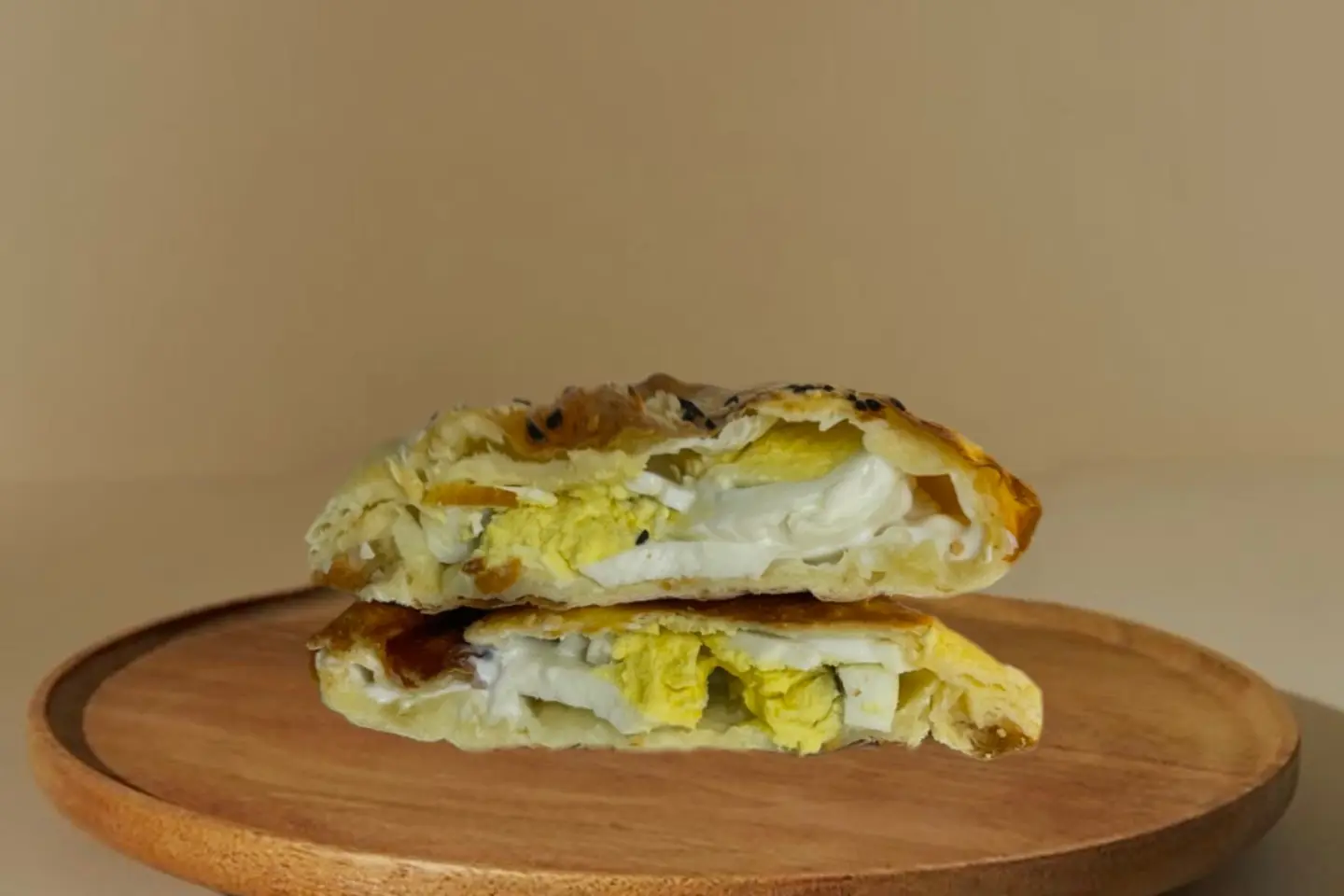 فطيره مسلوق جبن سبيشل - ابيض