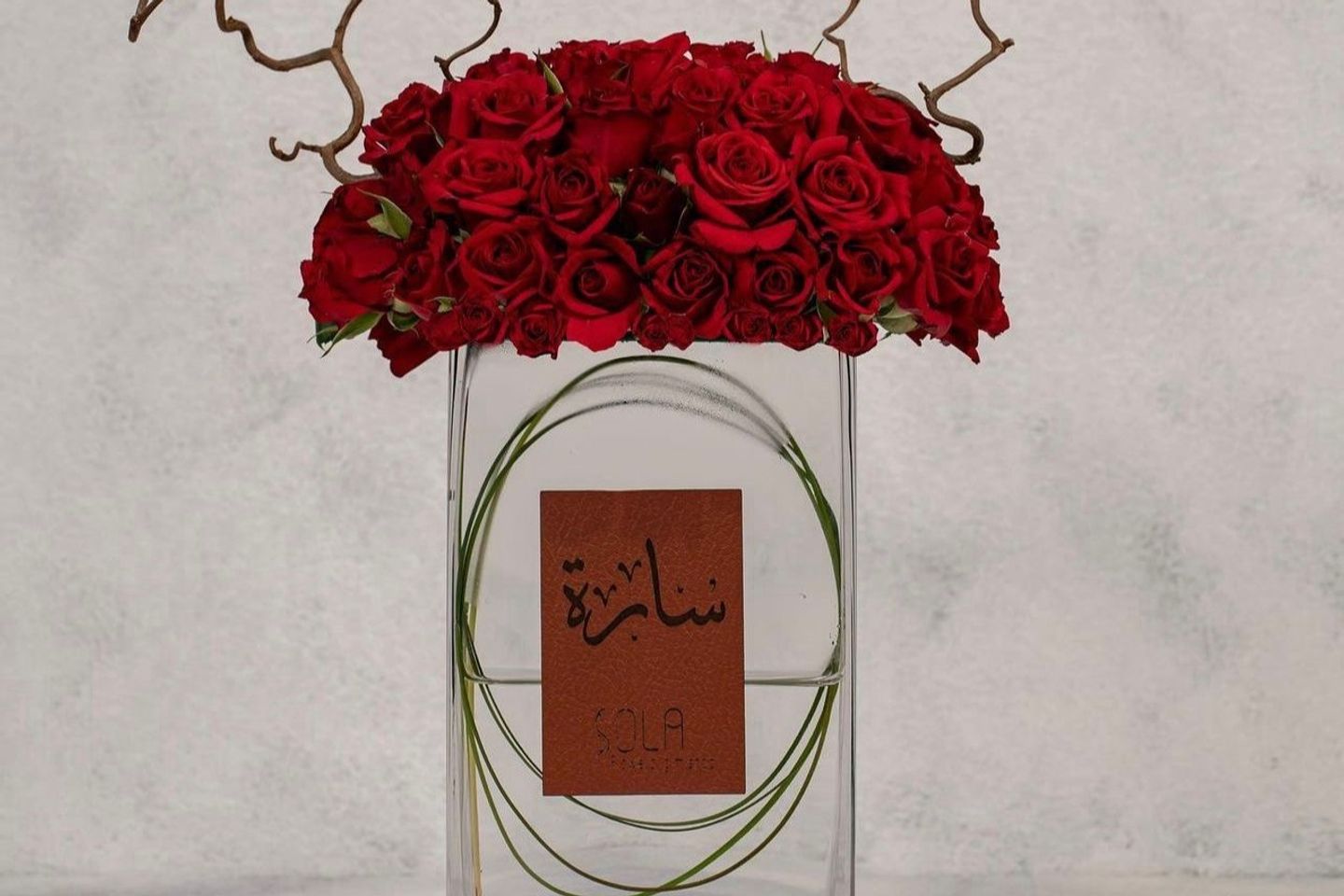 فازة سولا مستطيلة بالاسم - لون الورد وردي