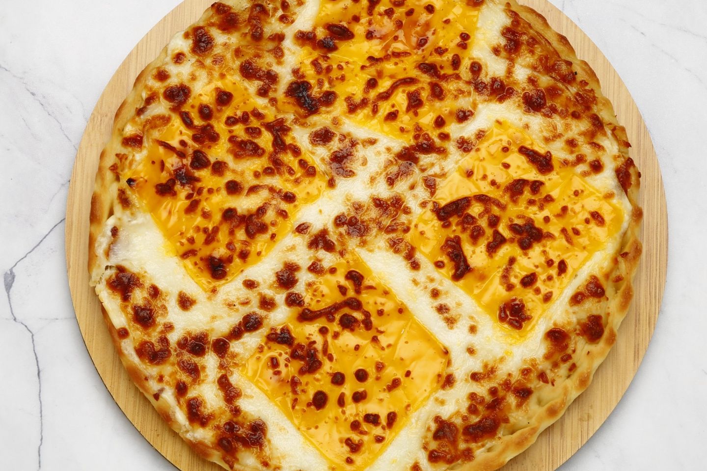 بيتزا مشكل أجبان - صغير