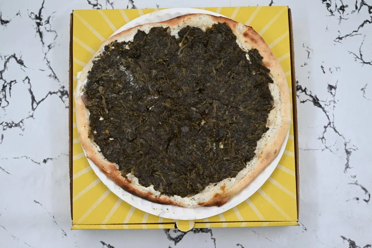 سبانخ بيض - وسط شكل قارب