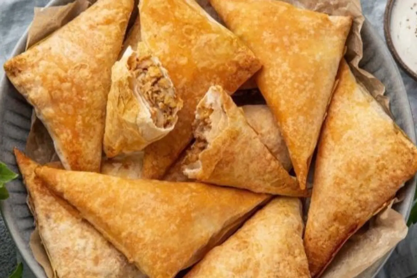 سمبوسة دجاج كريمة مع مشروم - بوكس وسط