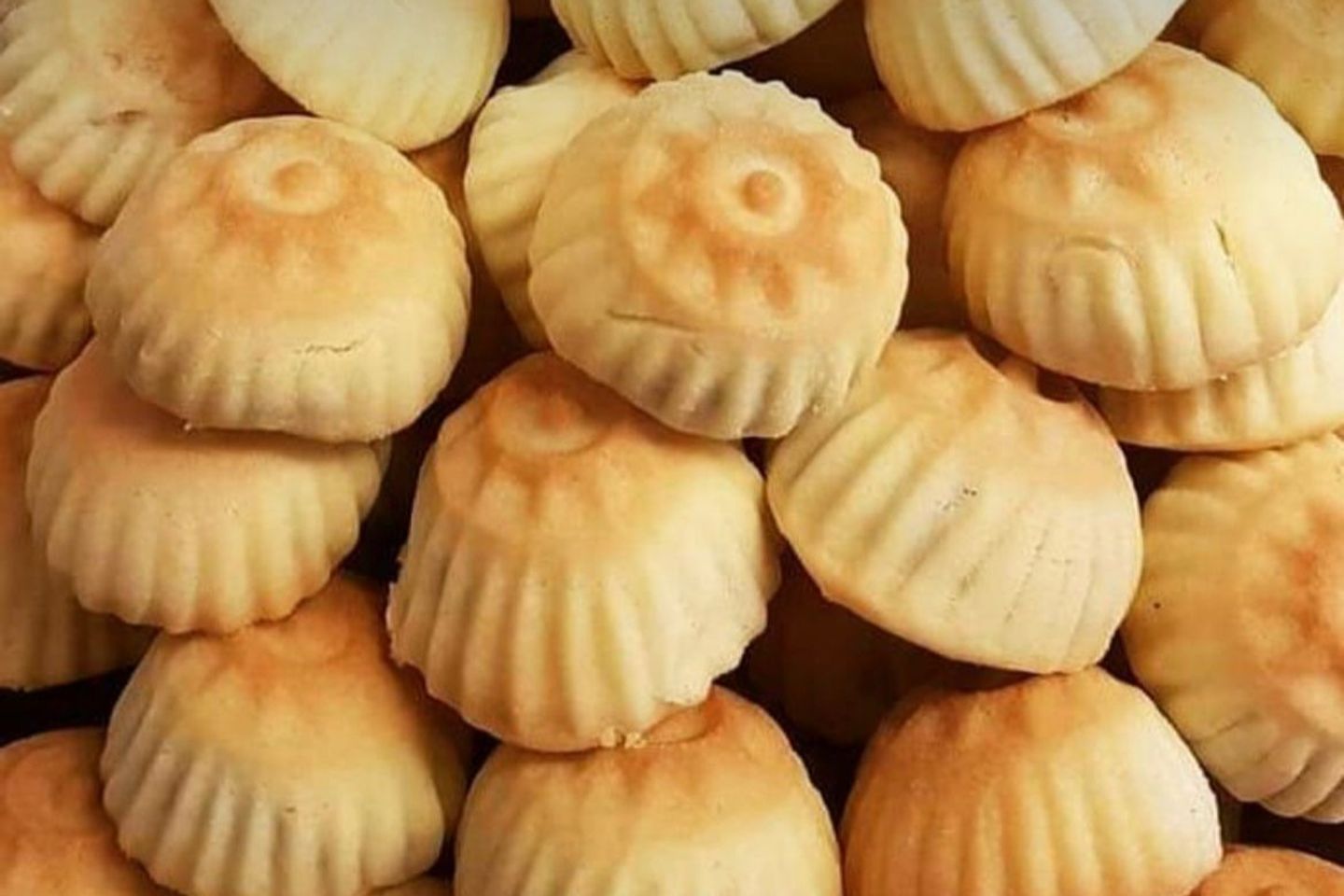 معمول فاخر بالتمر ومغطى بالسمسم - نص كيلو