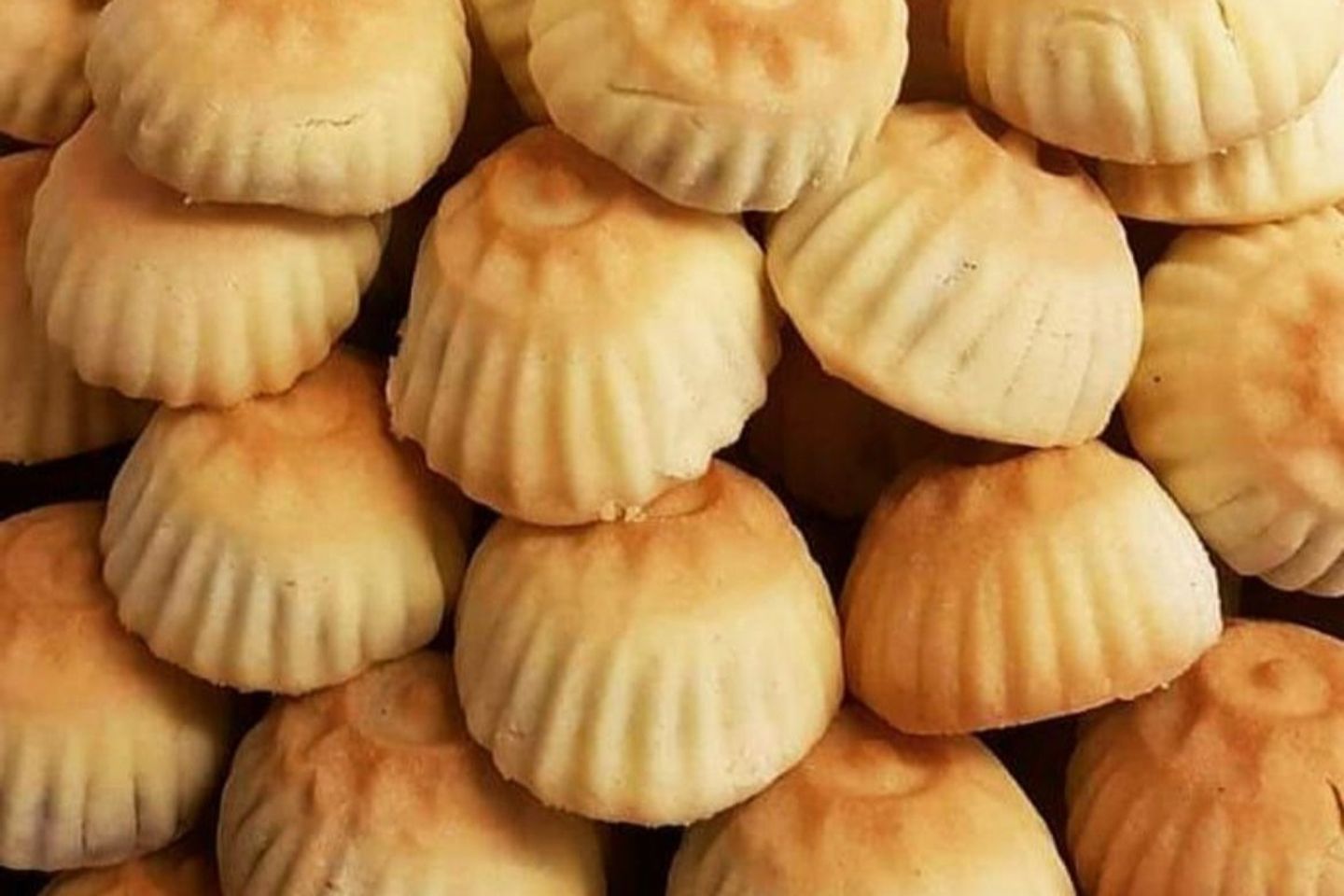 معمول فاخر بالتمر والفستق - نص كيلو