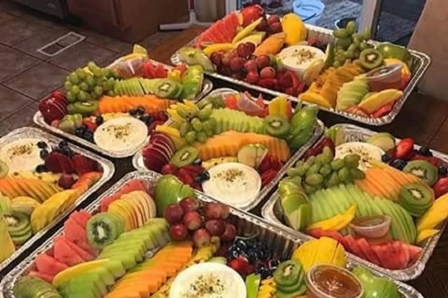 صحن سلطة فواكه مشكل - وسط