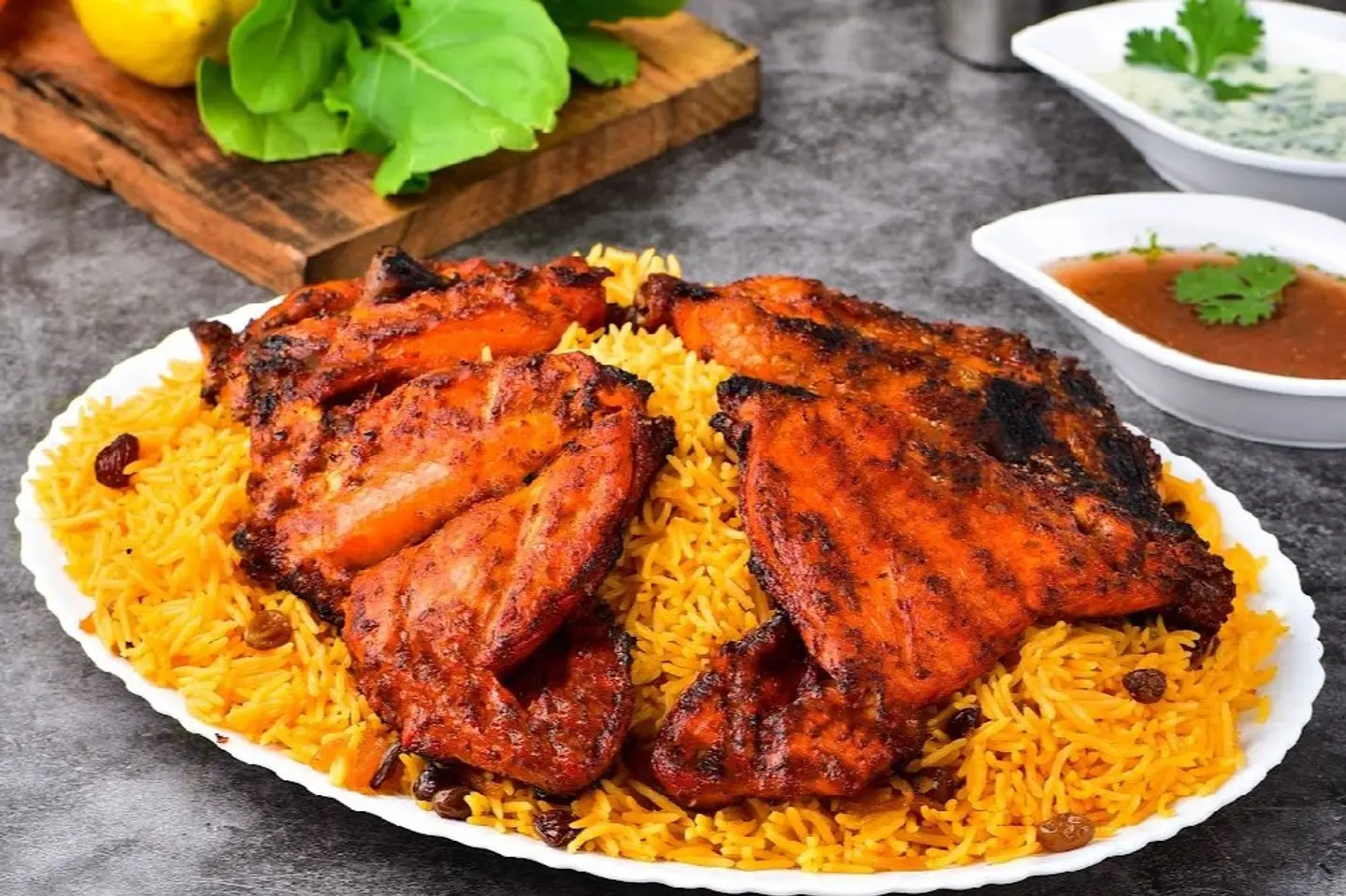 دجاجة على الفحم مع الرز - نص حبة دجاج