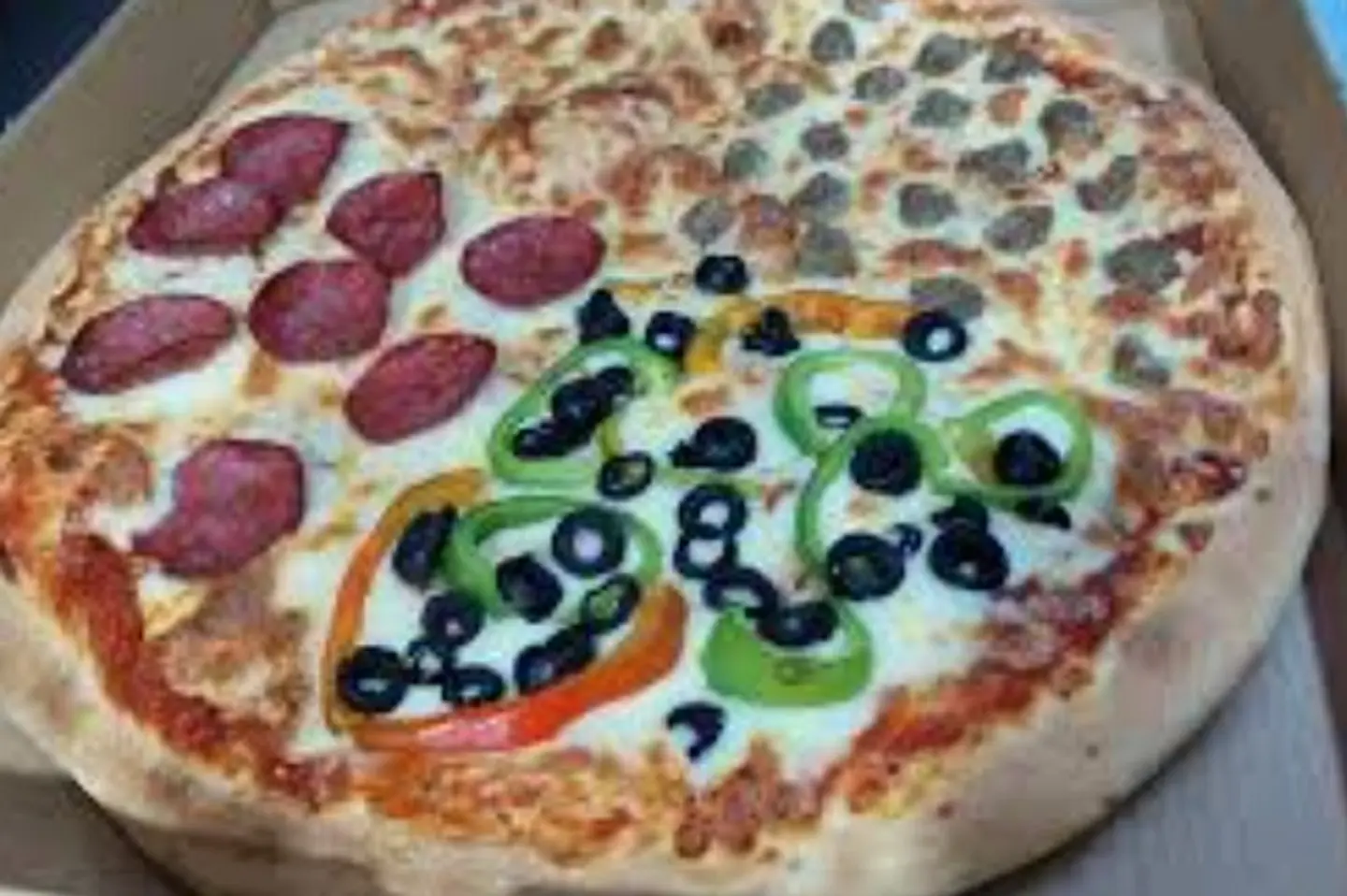 بيتزا الفصول الاربعة - صغير