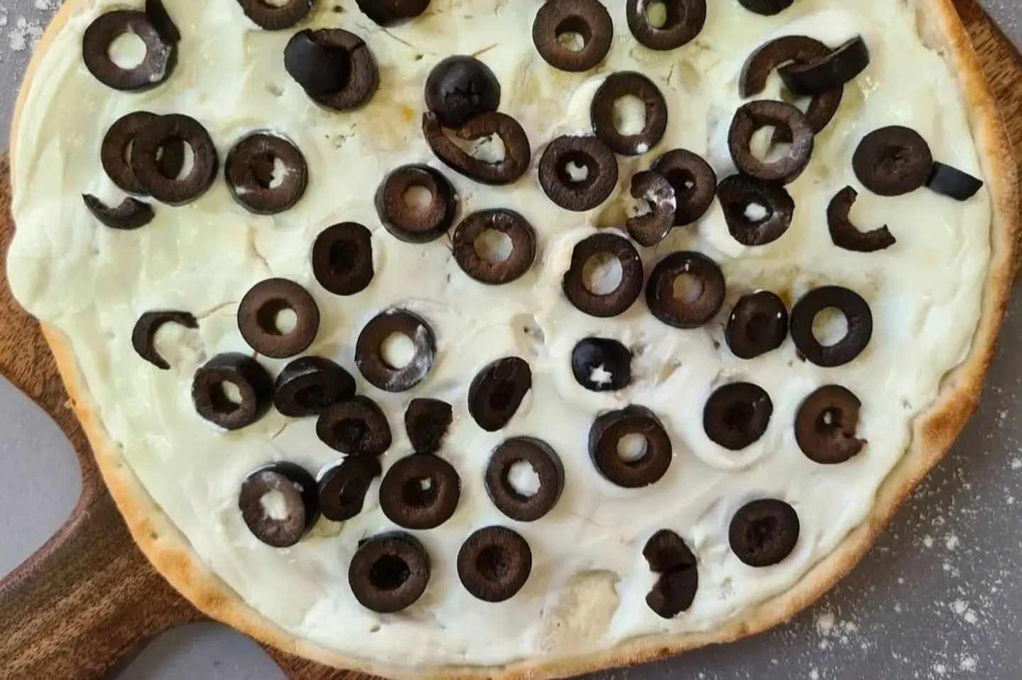 Labneh With Olives - Medium