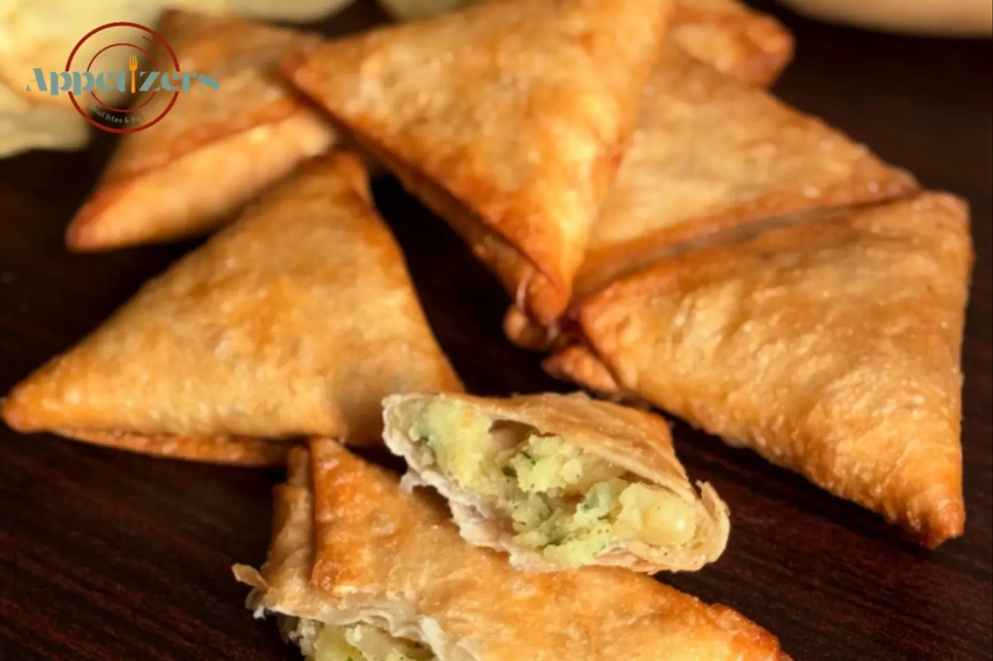 سمبوسة مثلثة بطاطس مهروسة وخضار - صغير