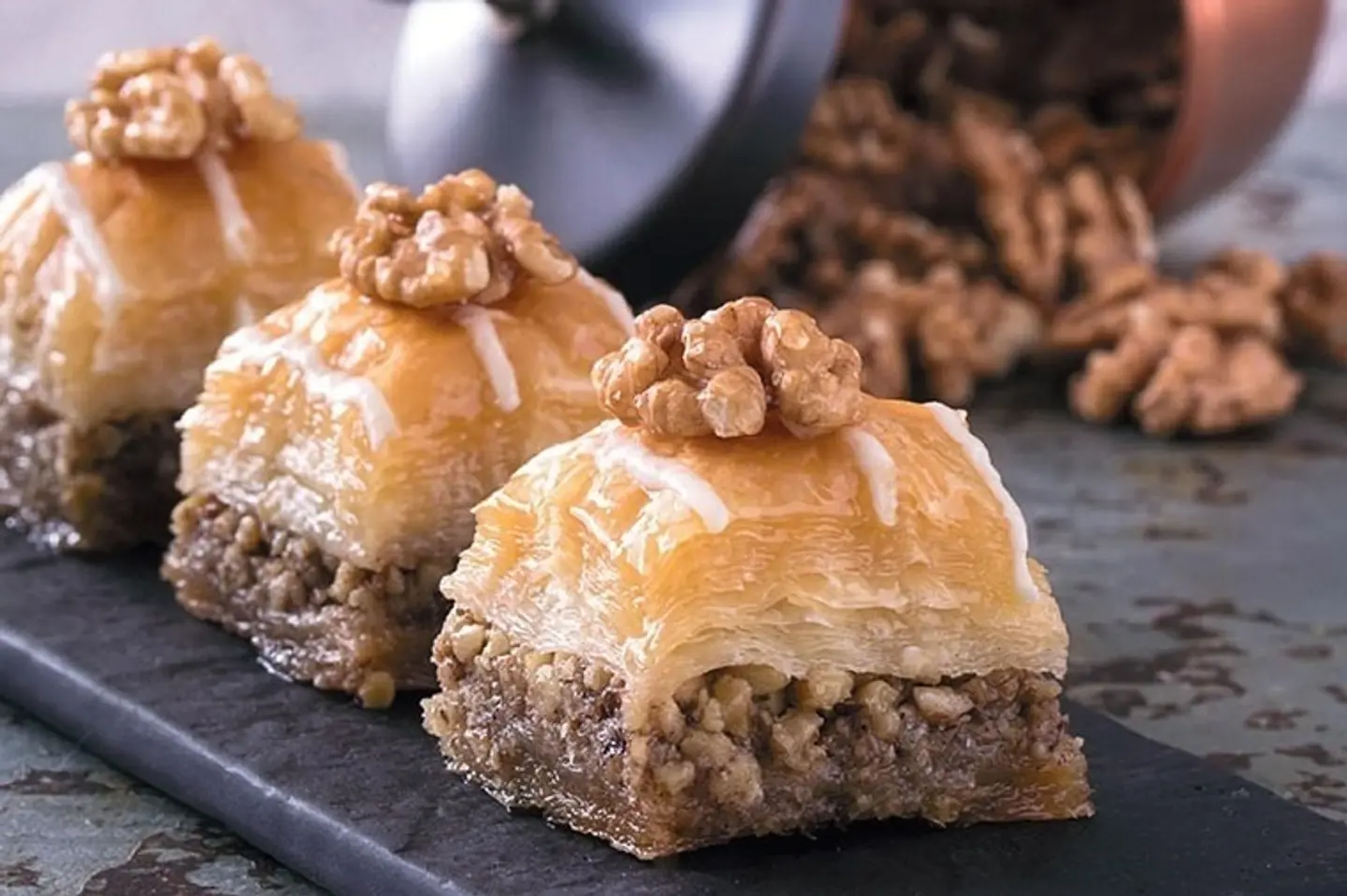 Baklawa With Cashews - Large   1 Kilo