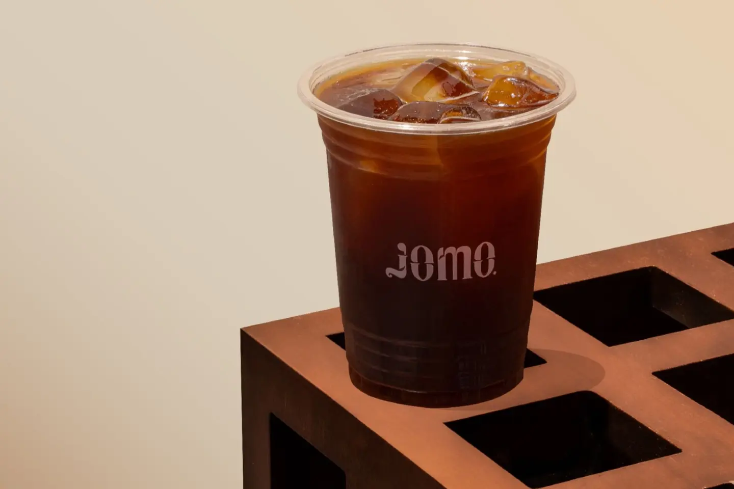 قهوة مقطرة بارد - كوب ايس دريب