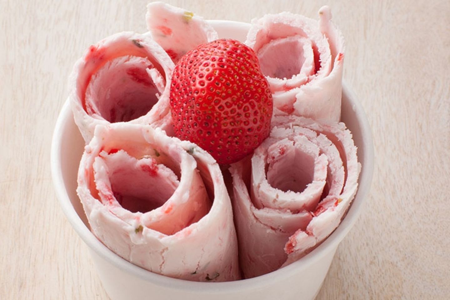Strawberry Ice Cream  - Medium