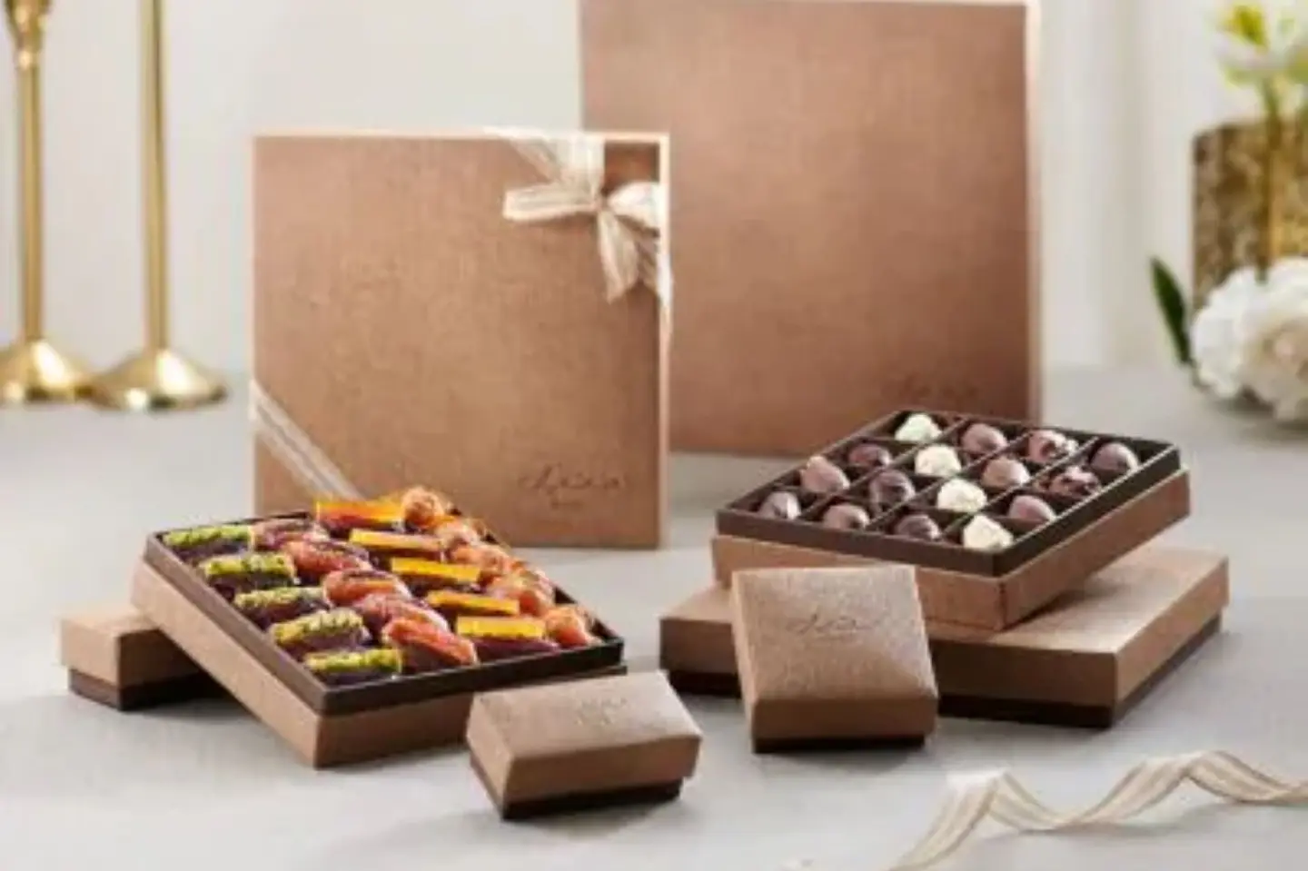 Napura Brown With Filled Dates Gift Set - Medium