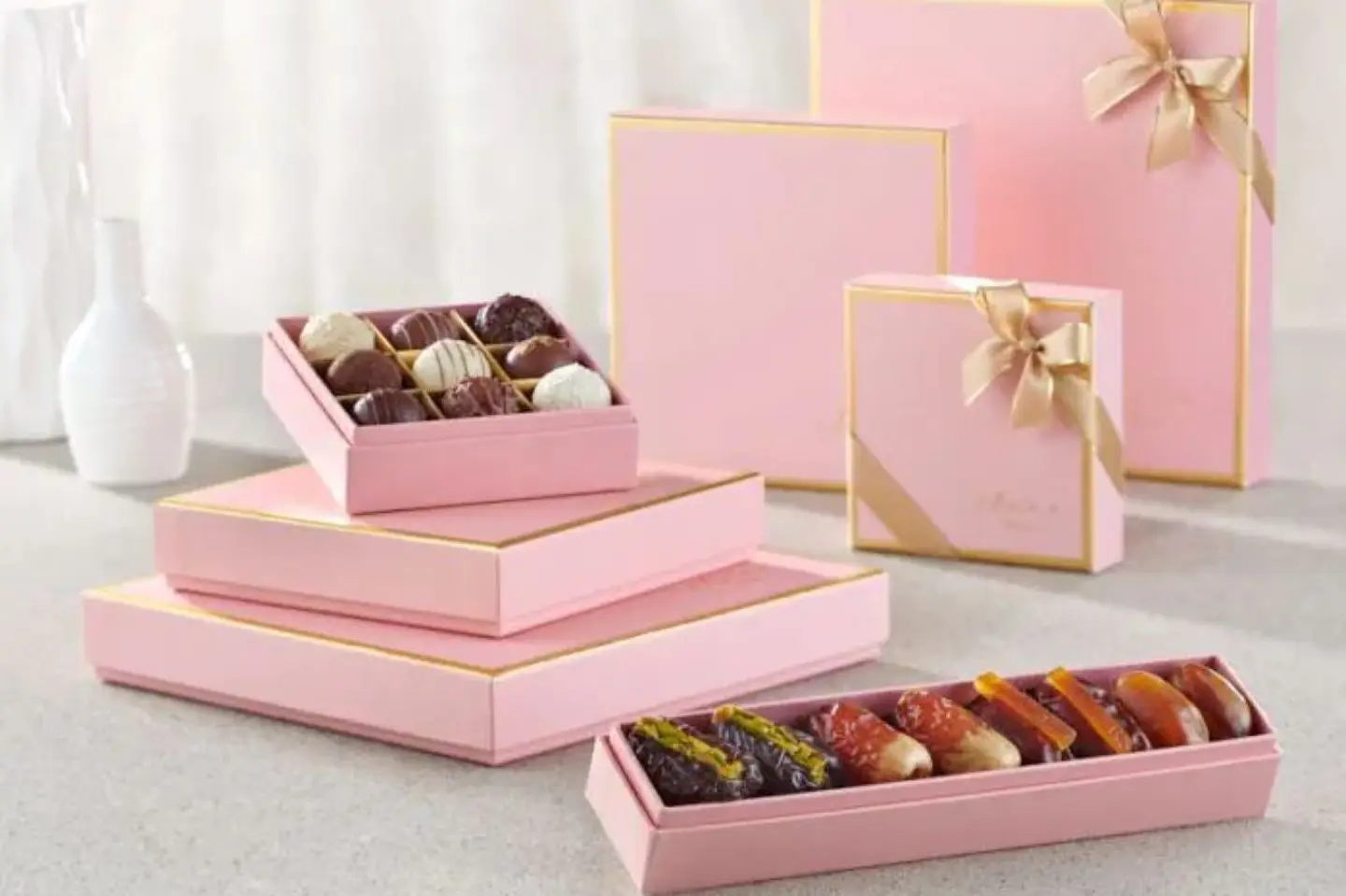 Pastel Petal With Filled Dates Gift Set - 8pcs