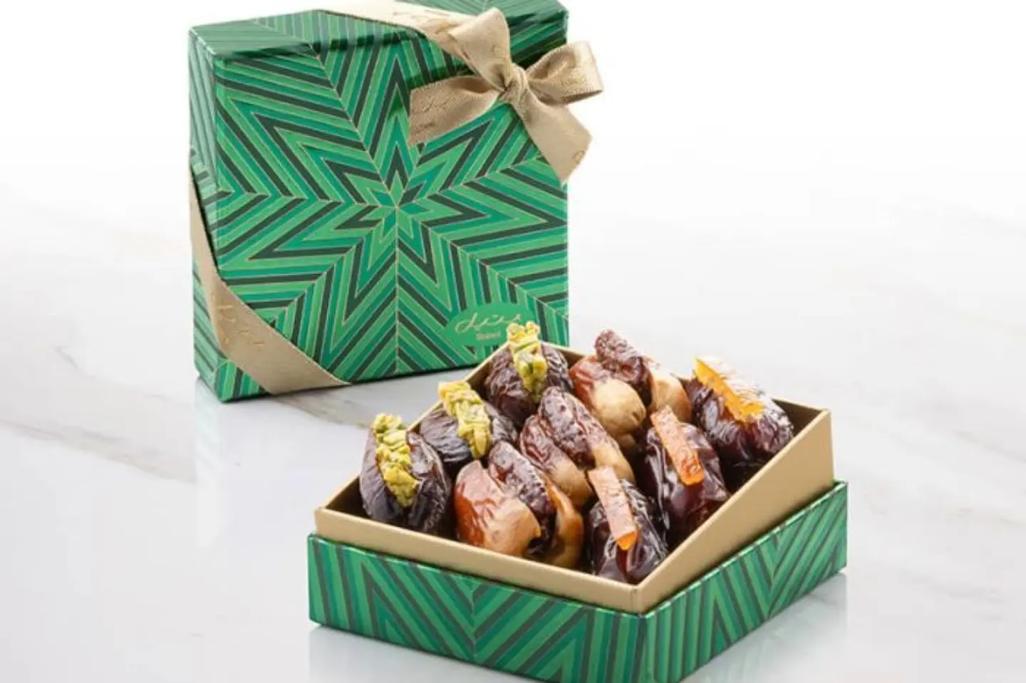 Seren Festive Green With Filled Dates Gift Set - Extra Small