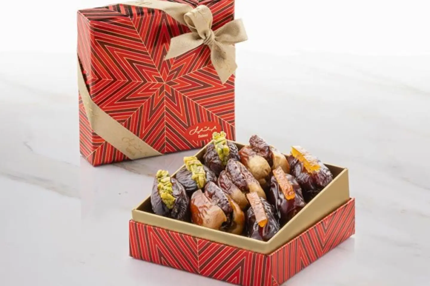 Seren Festive Red With Filled Dates Gift Set - Extra Small