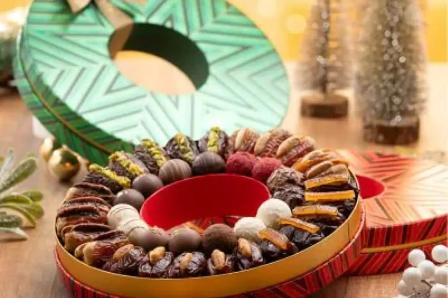 Seren Garland Green Gift Set - Filled Dates