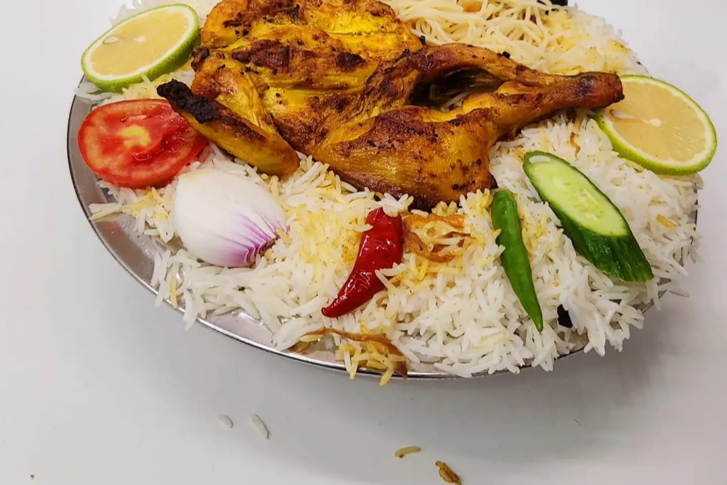 على الفحم مع رز مثلوثة - دجاجة كاملة