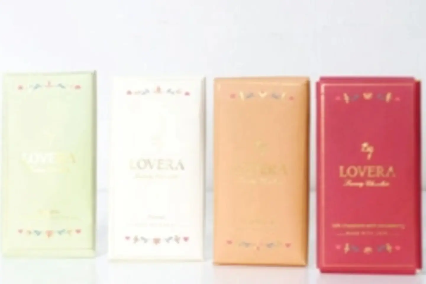 بار شوكولاتة اربع نكهات - لوز