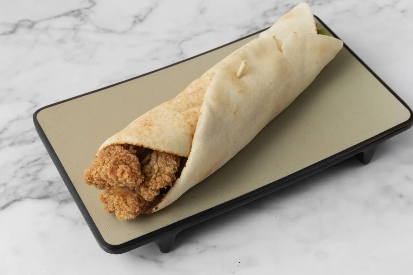 ساندوتش فيليه سمك مقلي - عيش لبناني