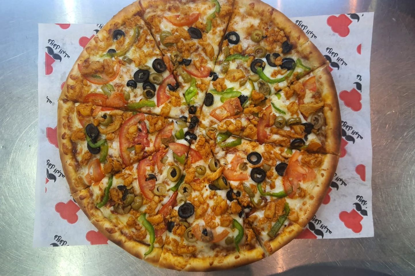 Chicken Vegetables Cheese Pizza - Big