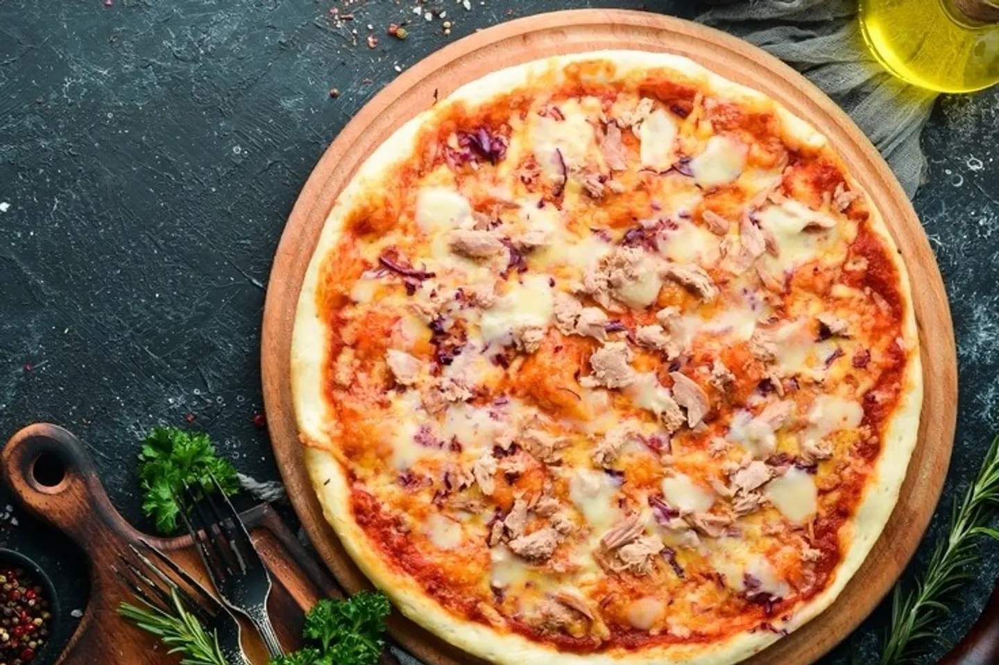 بيتزا تونة صغير - كبير