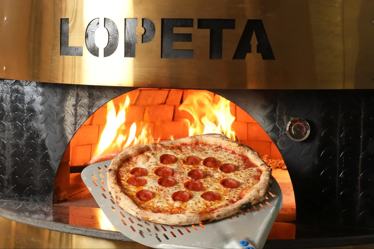 بيتزا بيبروني - الكبير